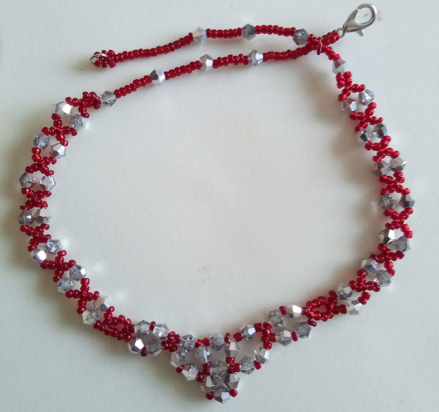 Kristallhalsband Dam V-form - Handgjort Halsband med Facetterade Kristaller