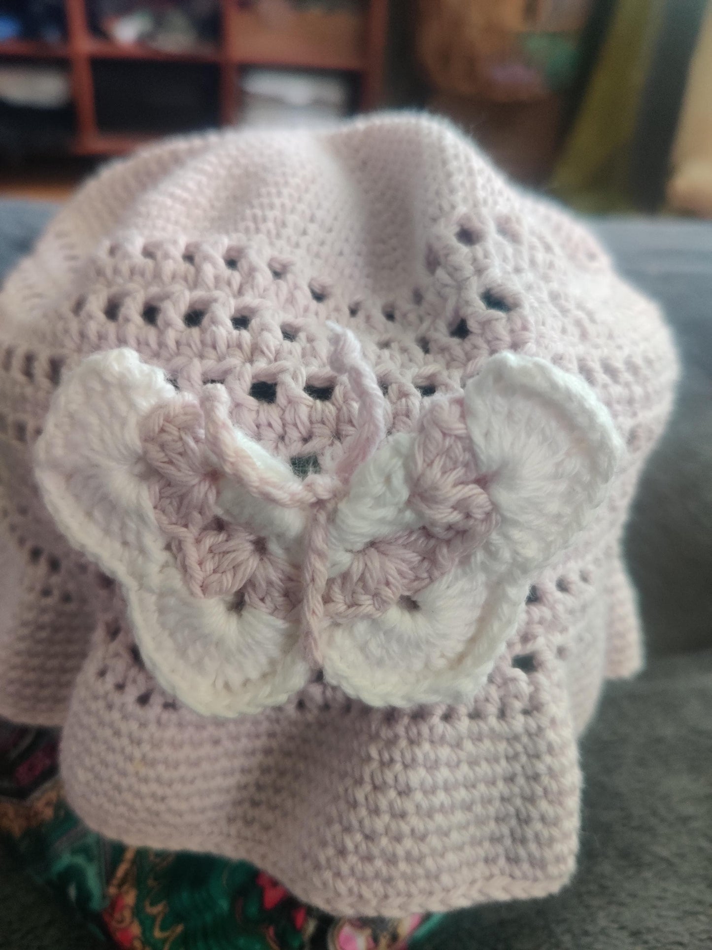 Handvirkad Babyhatt med Fjärilsdekor - 6 månader