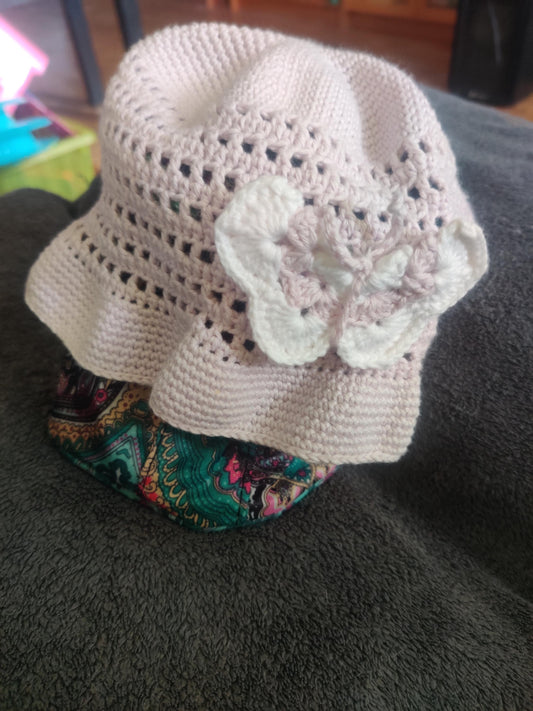 Handvirkad Babyhatt med Fjärilsdekor - 6 månader