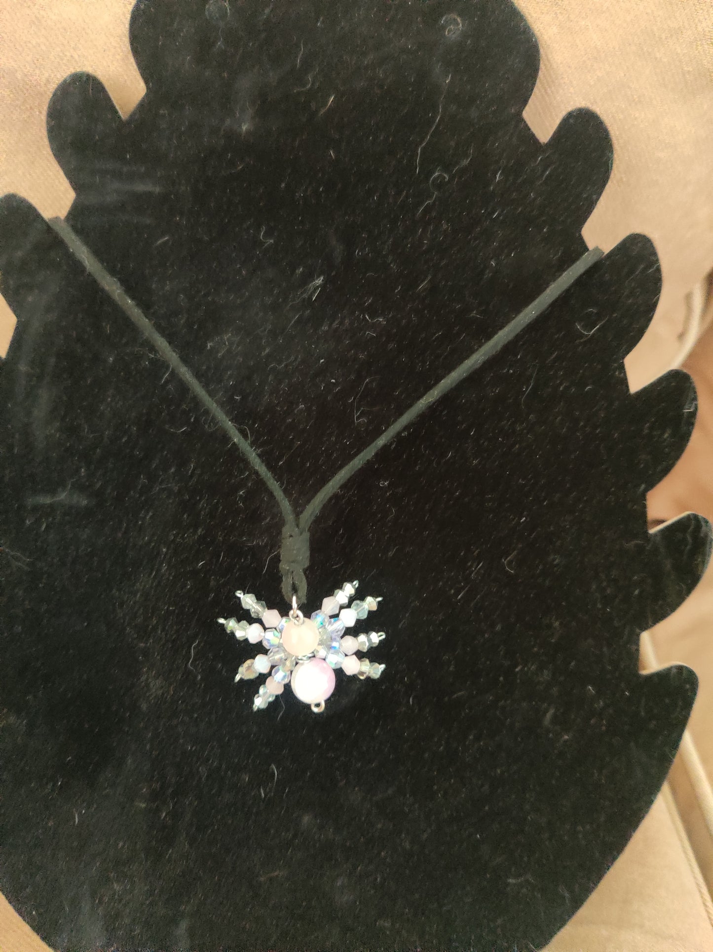 Spindel Halsband - Rosa & Silver med Konstmocka Snöre