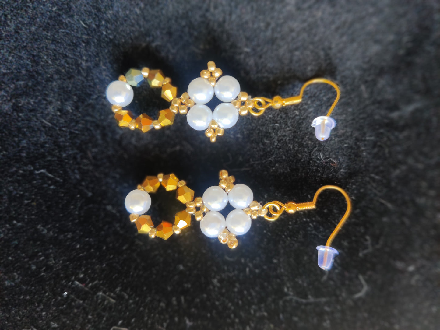 Allergivänliga Örhängen - Vita Pärlor & Guld