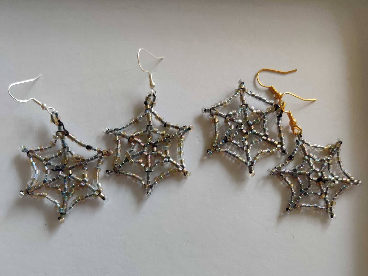 Spindelvävsörhängen - Handgjorda pärlörhängen