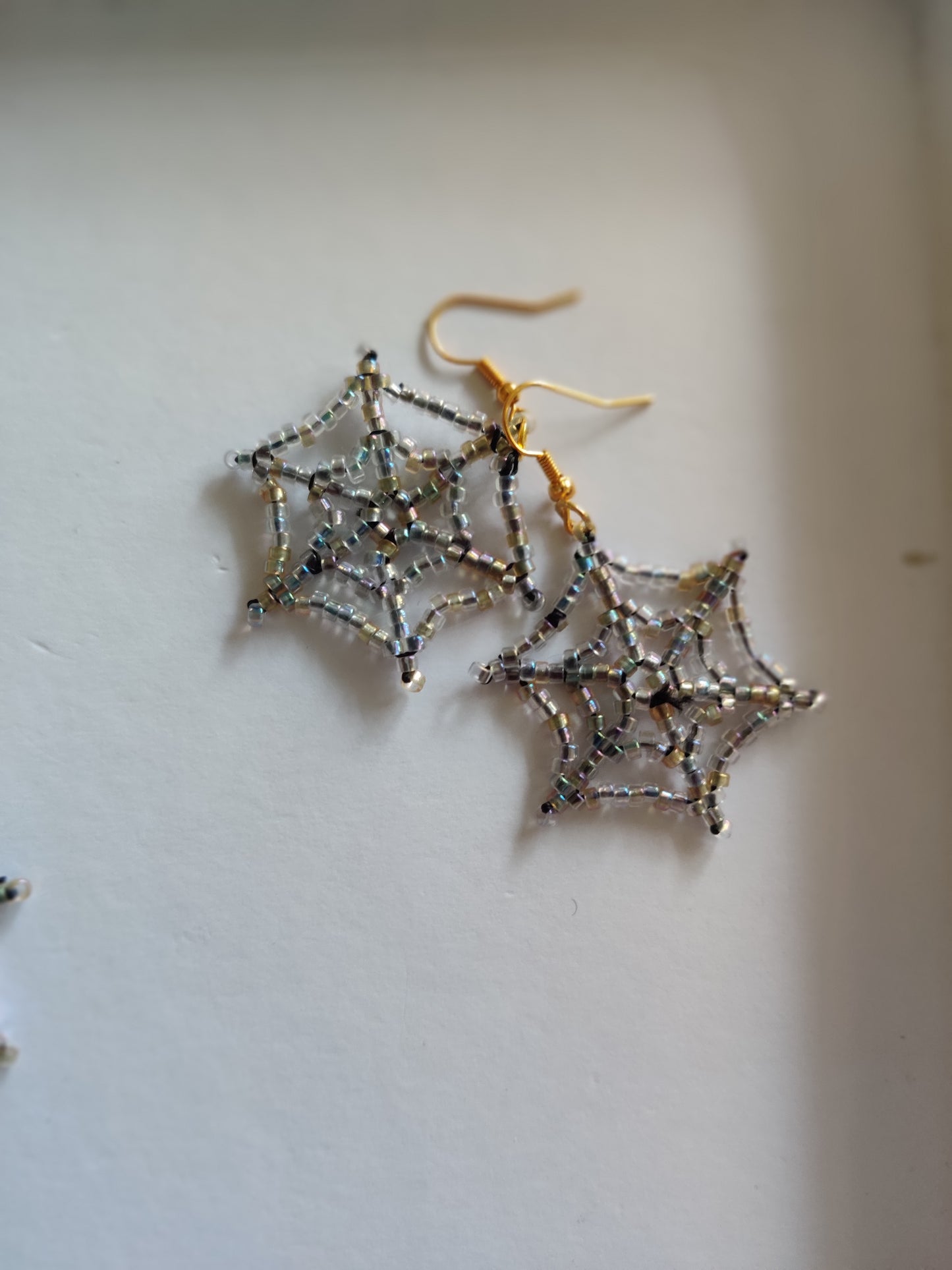 Spindelvävsörhängen - Handgjorda pärlörhängen