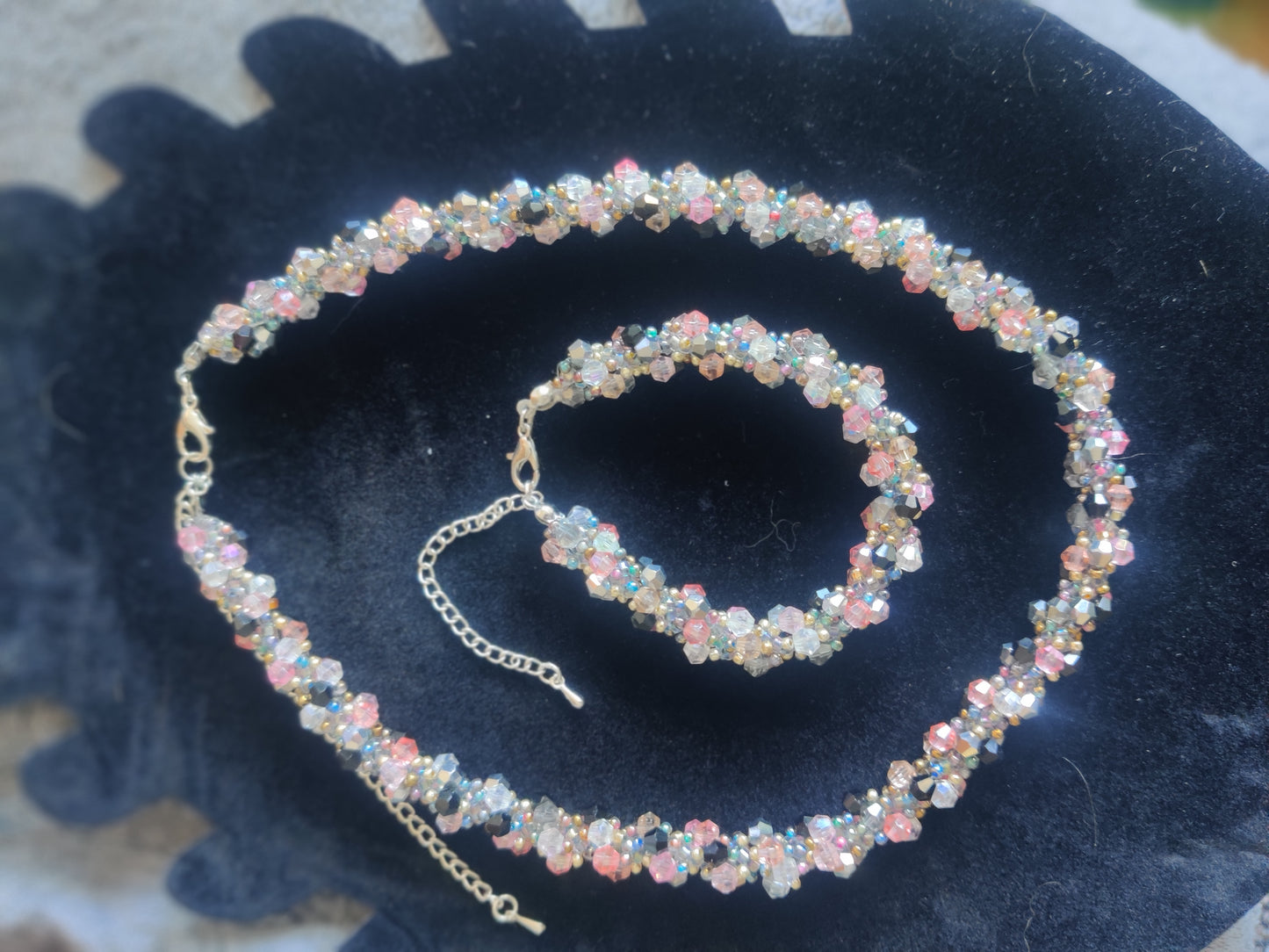 Facetterat Smyckesset - Halsband & Armband i Rosa & Iriserade Pärlor
