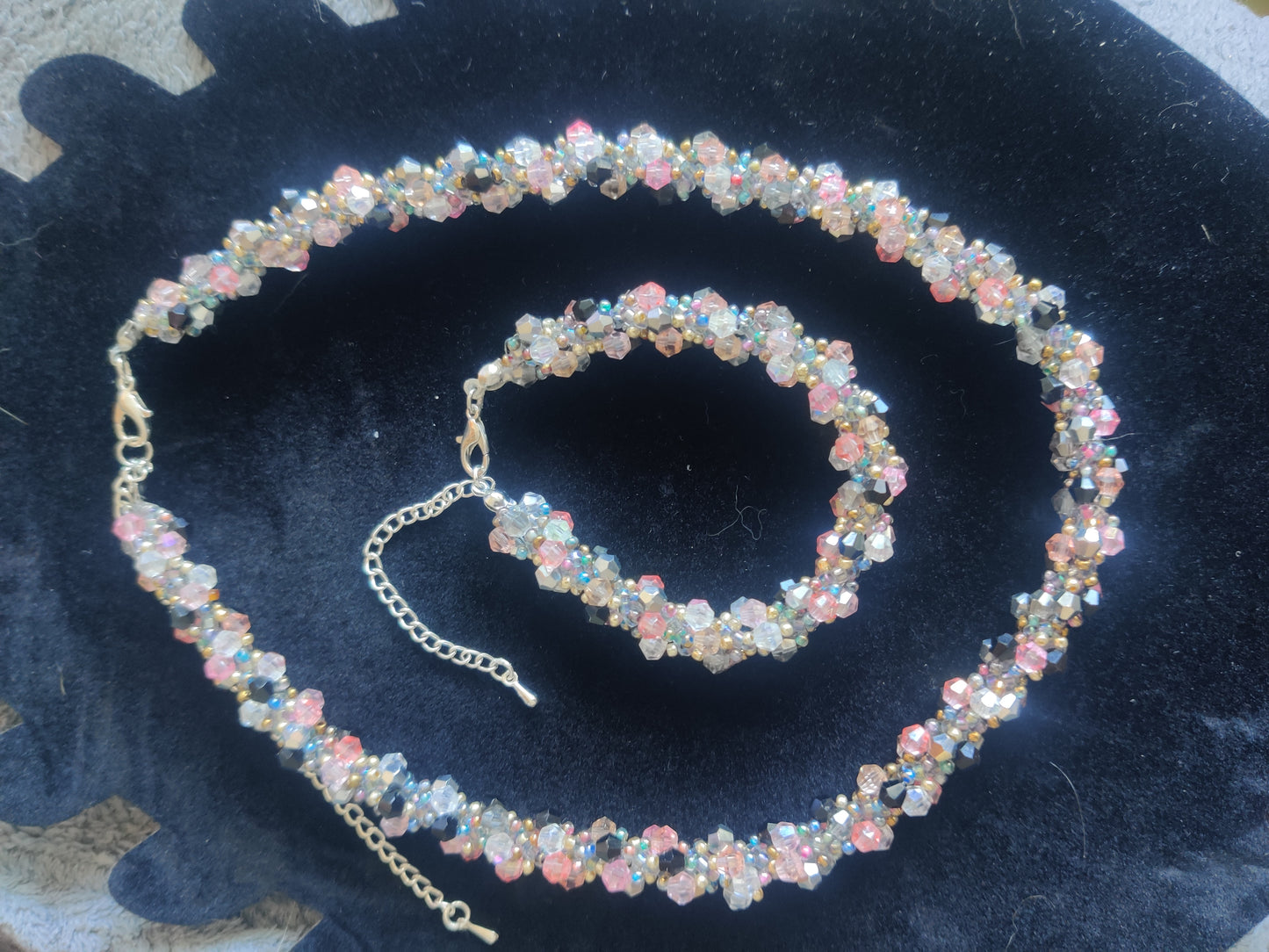 Facetterat Smyckesset - Halsband & Armband i Rosa & Iriserade Pärlor