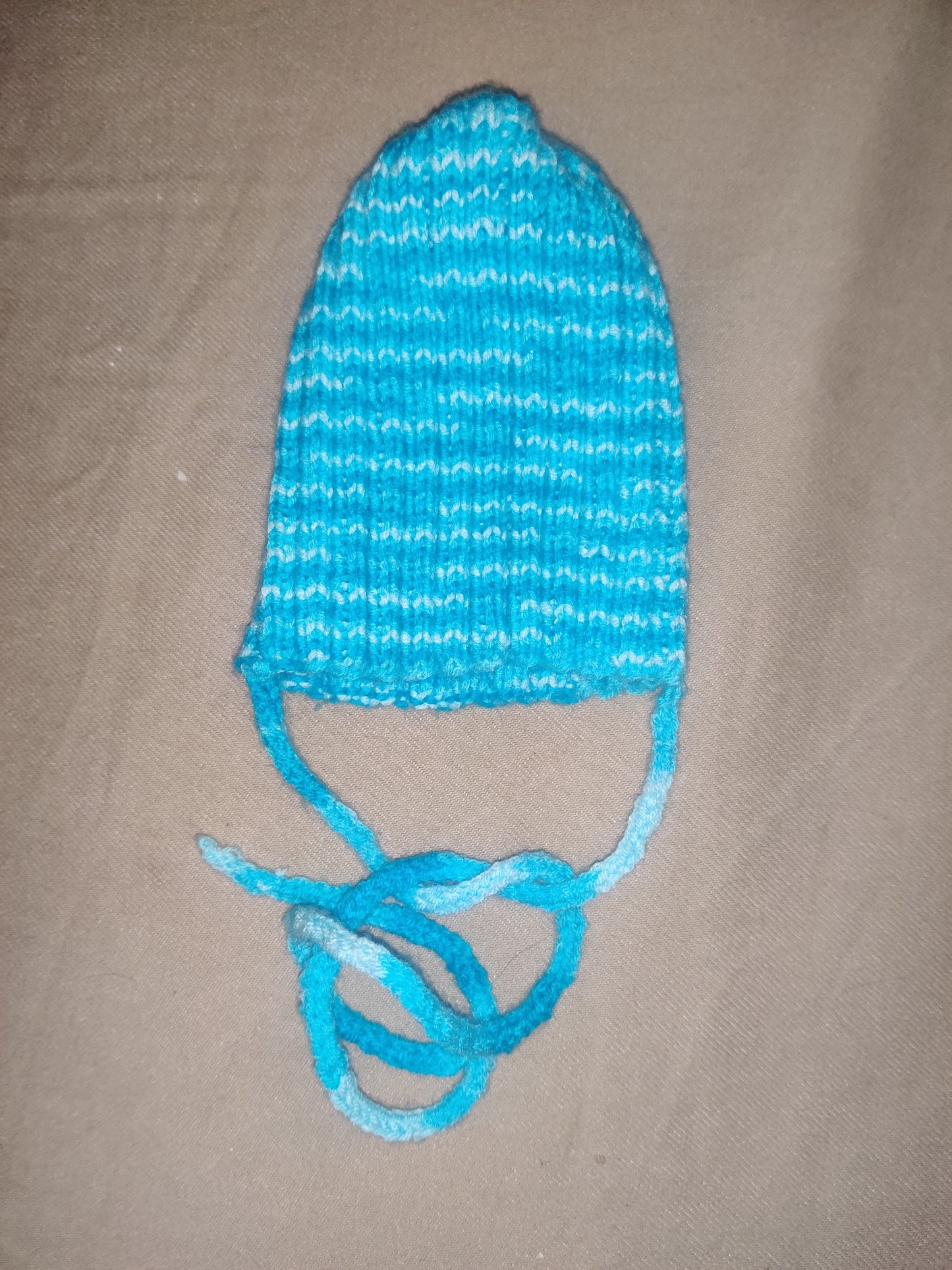 Stickat babyset - Mössa, vantar och sockor i turkos