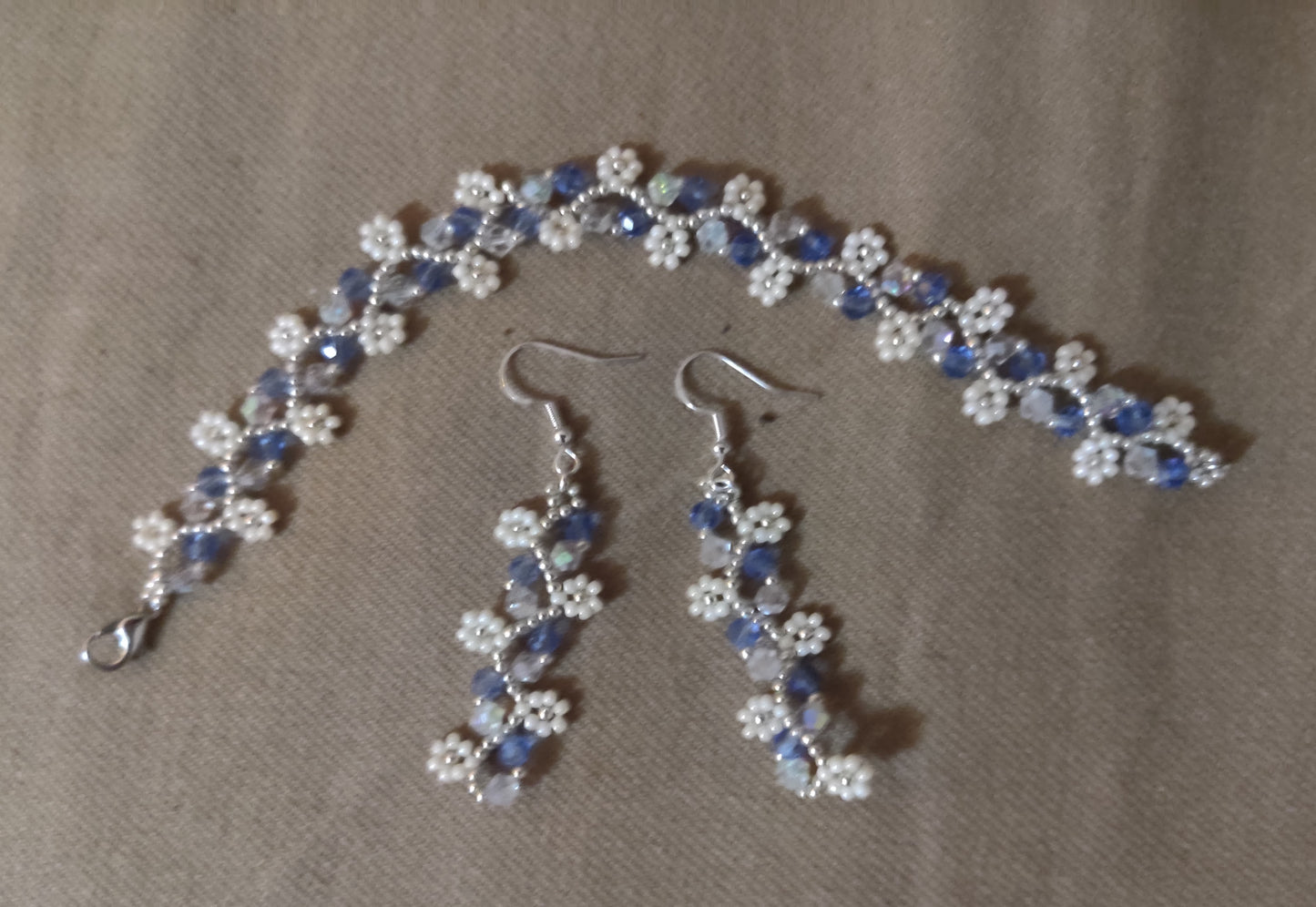 Smyckesset - Armband & Örhängen med små blommor