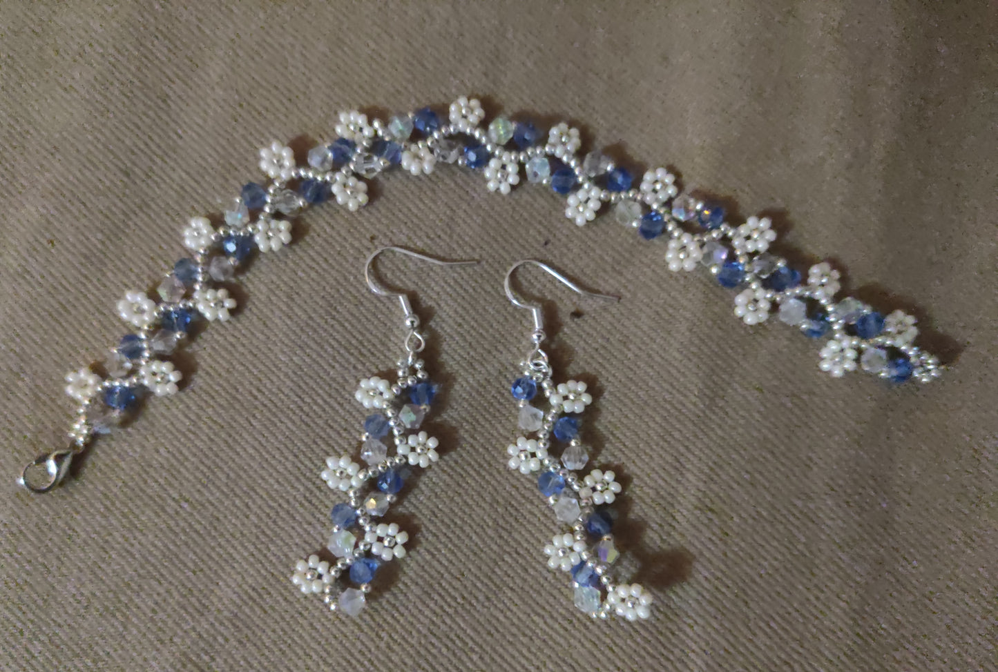 Smyckesset - Armband & Örhängen med små blommor