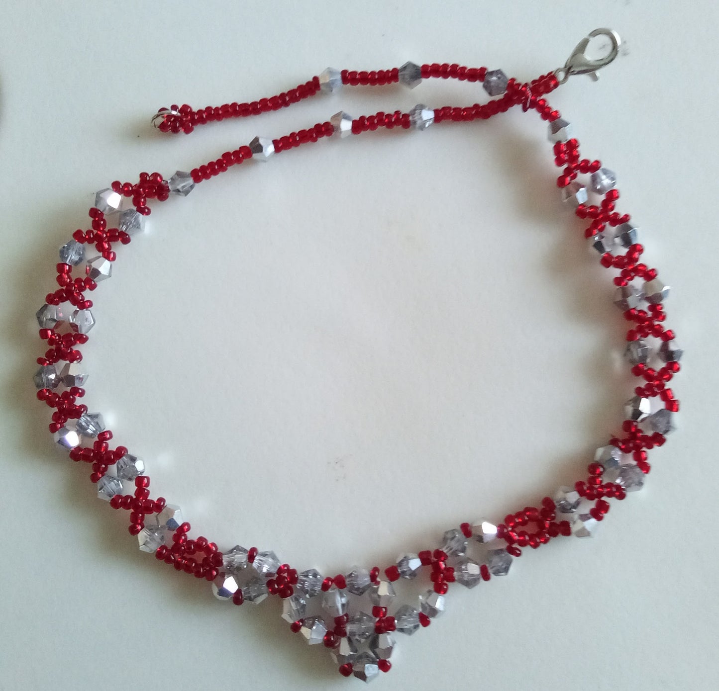 Kristallhalsband Dam V-form - Handgjort Halsband med Facetterade Kristaller