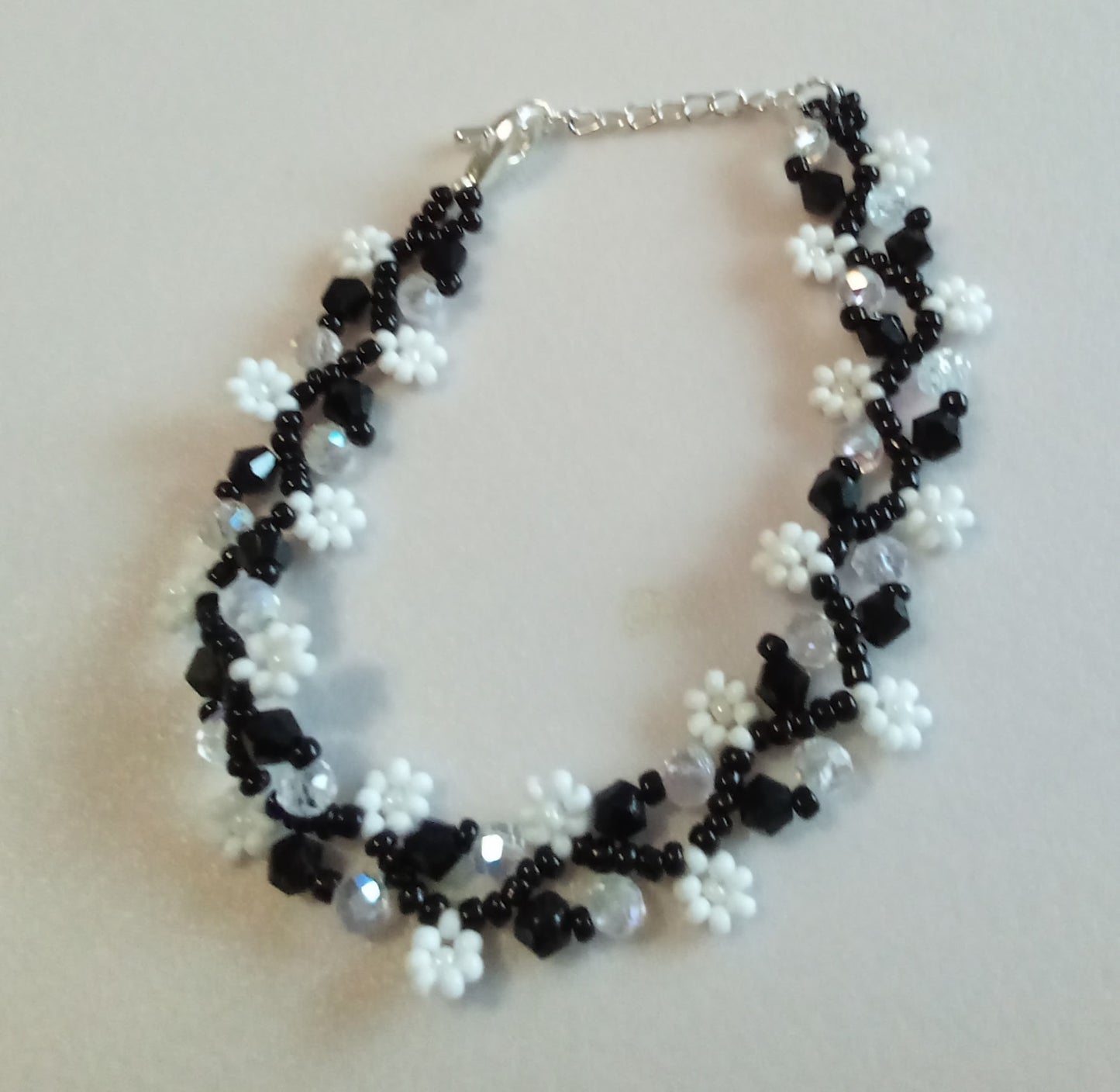 Kristallarmband Svart-Vit med Blommönster