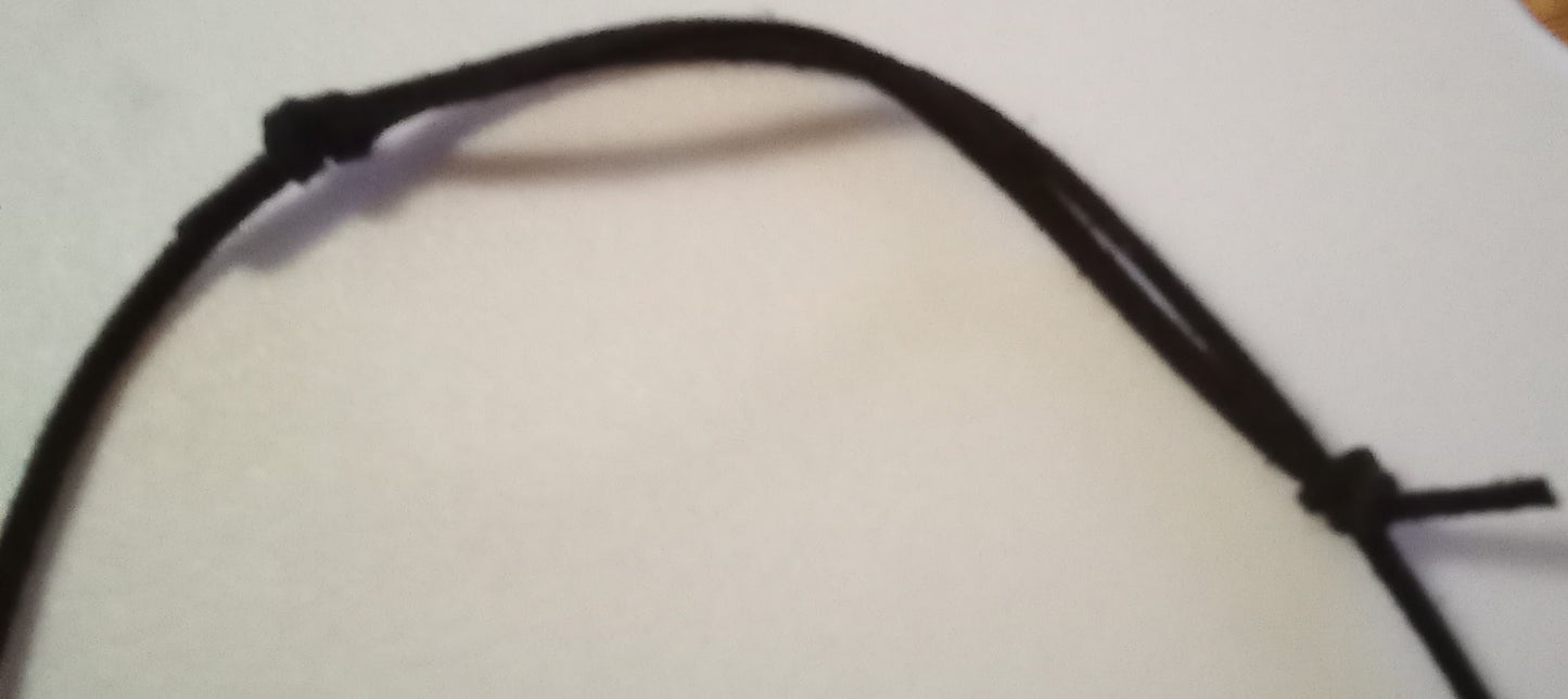 Handgjord Triquetra-halsband i pärlor – Glittrande i olika färger