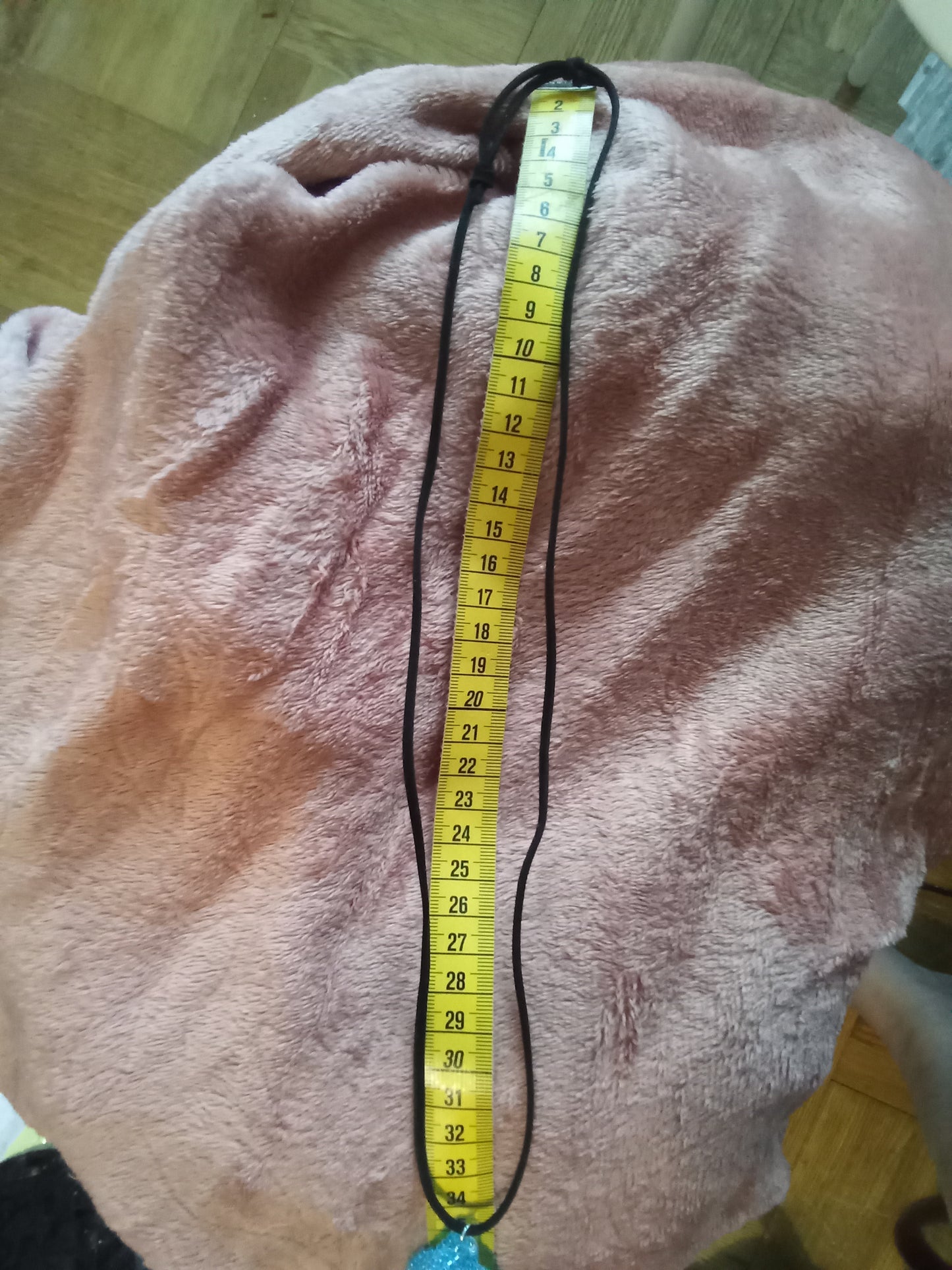 Handgjord Triquetra-halsband i pärlor – Glittrande i olika färger