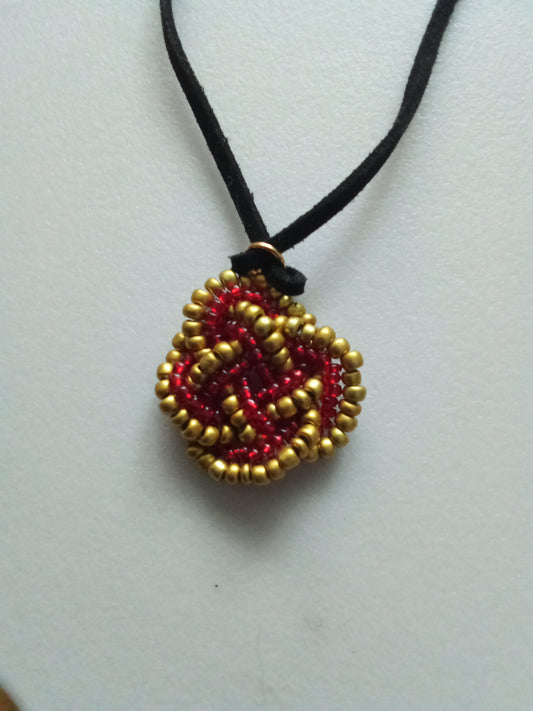 Handgjord Celtic Knot-halsband
