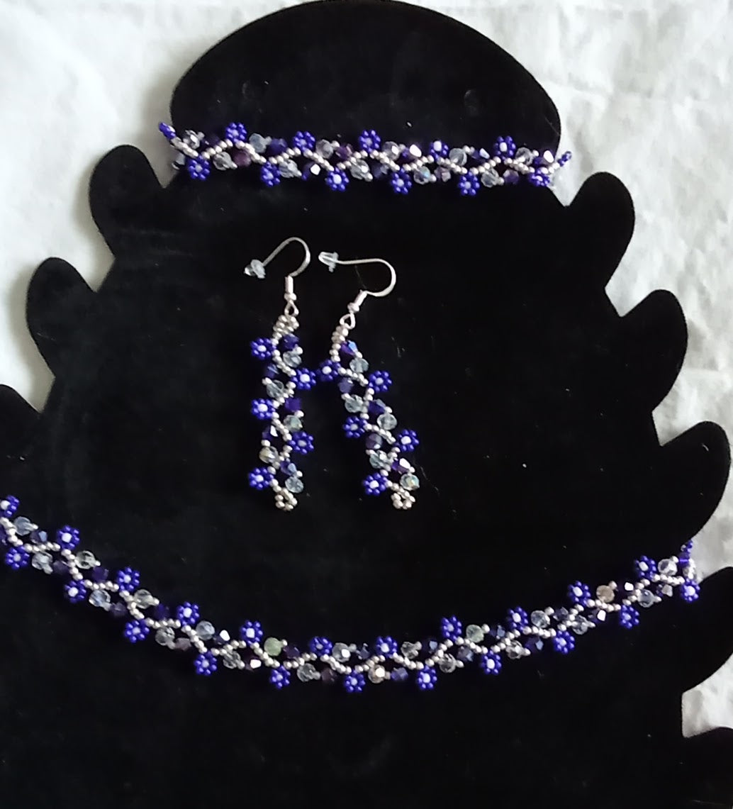 Smyckesset Dam  - Handgjort med miniblommor