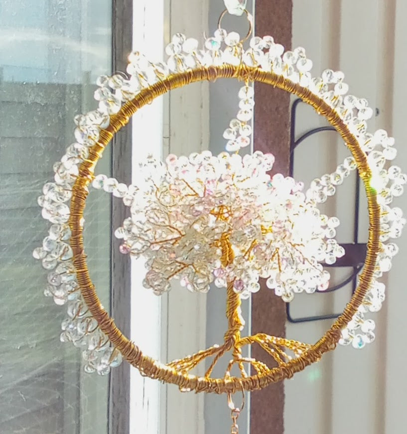 Handgjord Suncatcher – Dubbla Guldringar med Livets Träd & Hjärtkristaller 54 cm