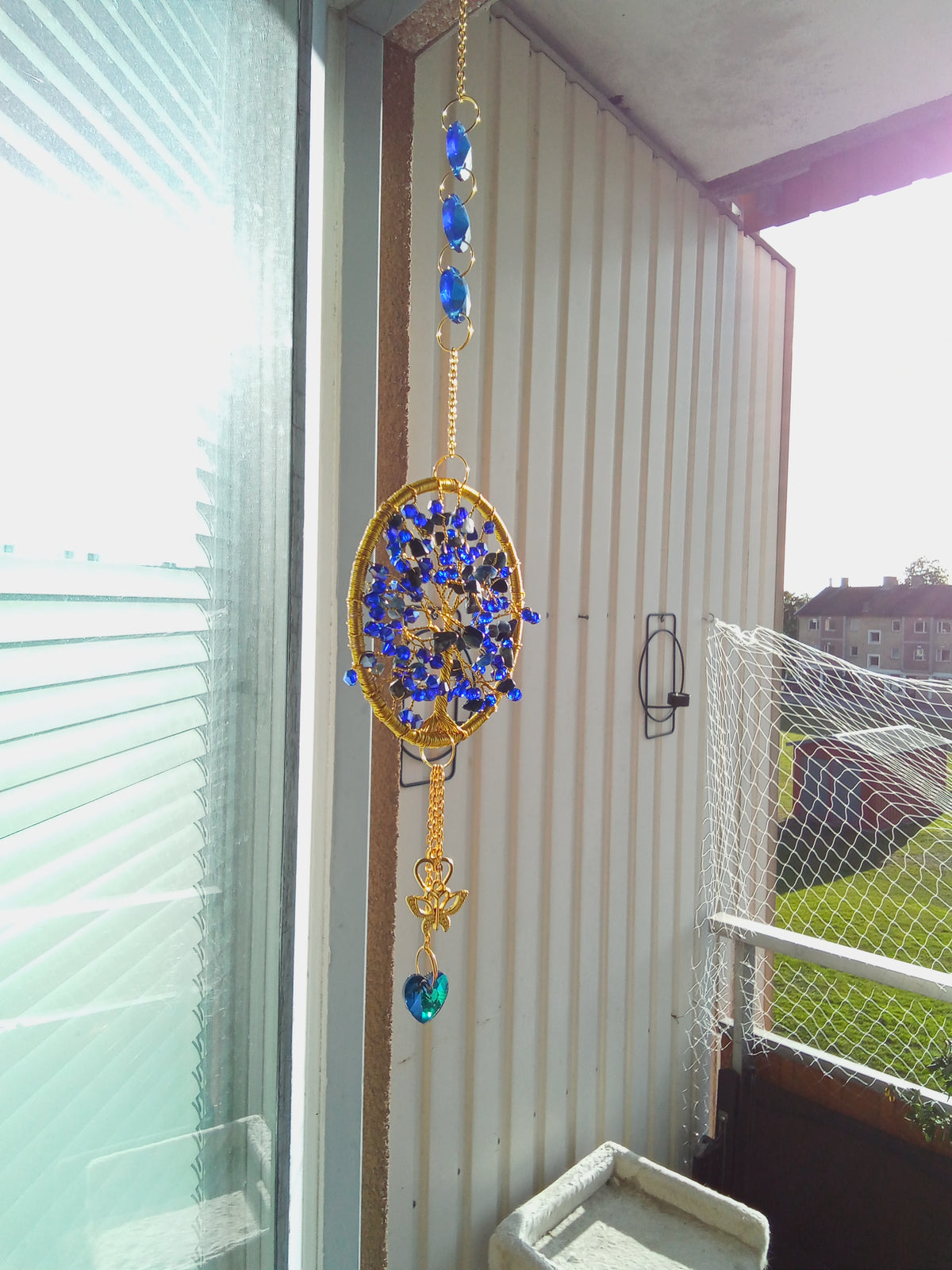 Suncatcher Livets Träd – Lapis Lazuli & Indigoblå Glaskristaller