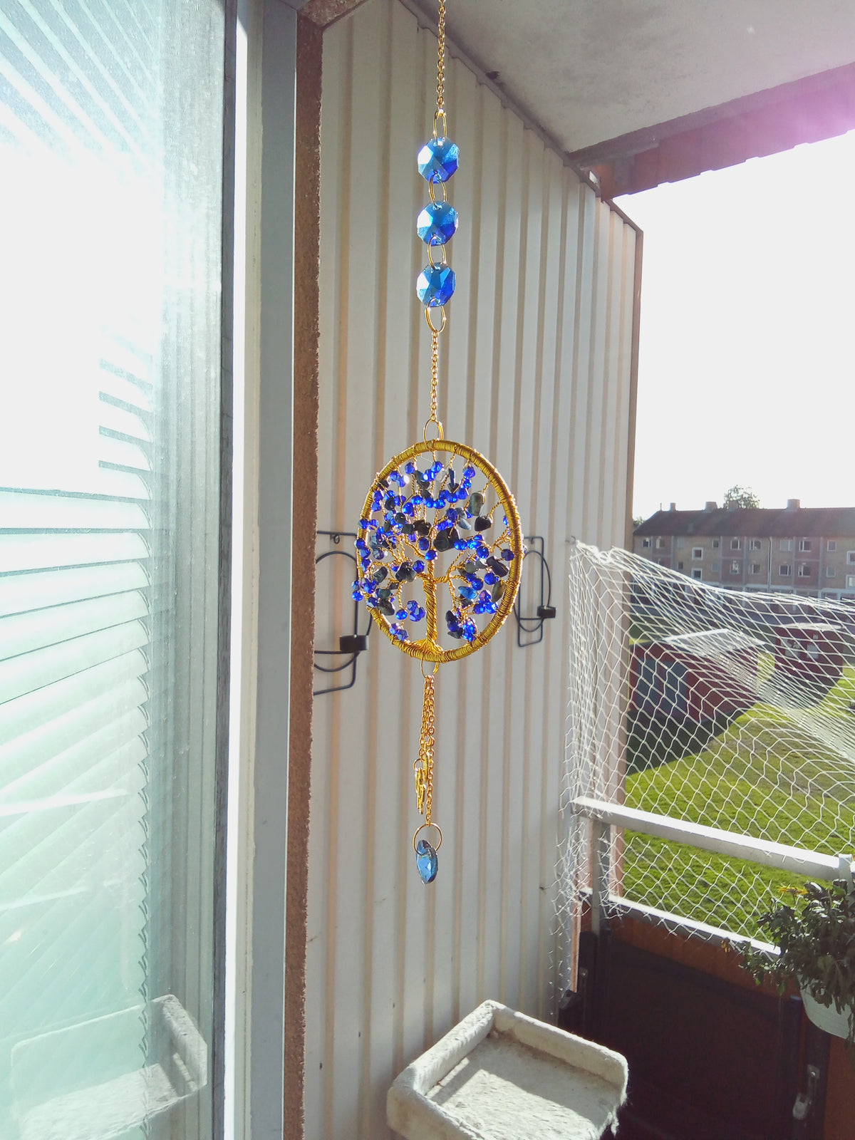 Suncatcher Livets Träd – Lapis Lazuli & Indigoblå Glaskristaller
