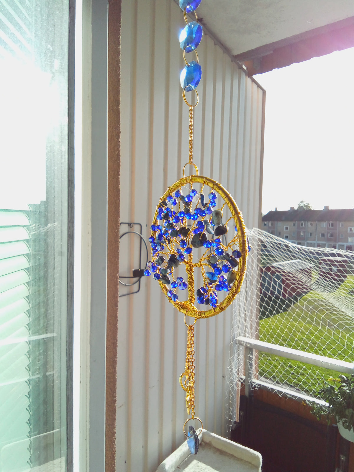 Suncatcher Livets Träd – Lapis Lazuli & Indigoblå Glaskristaller