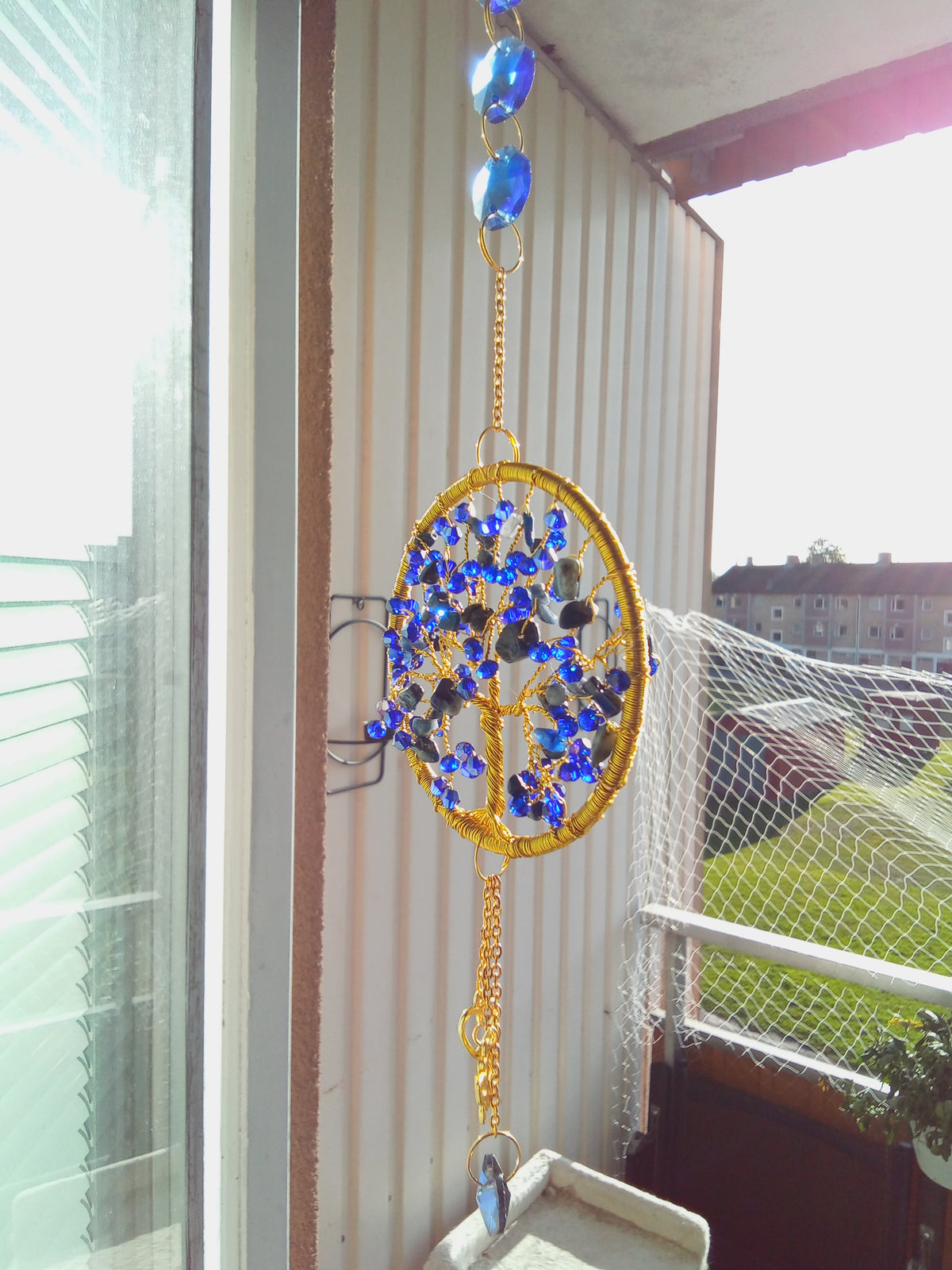 Suncatcher Livets Träd – Lapis Lazuli & Indigoblå Glaskristaller