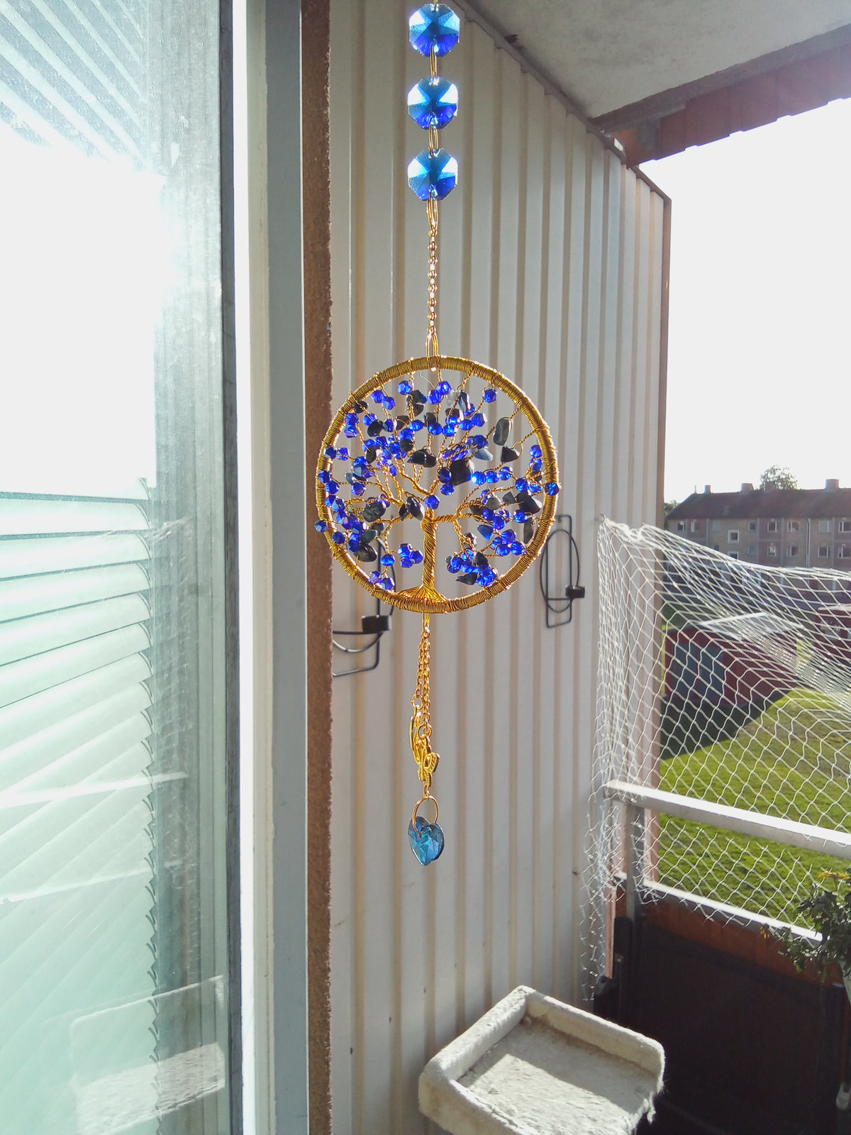 Suncatcher Livets Träd – Lapis Lazuli & Indigoblå Glaskristaller