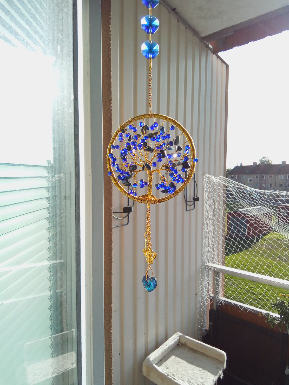 Suncatcher Livets Träd – Lapis Lazuli & Indigoblå Glaskristaller