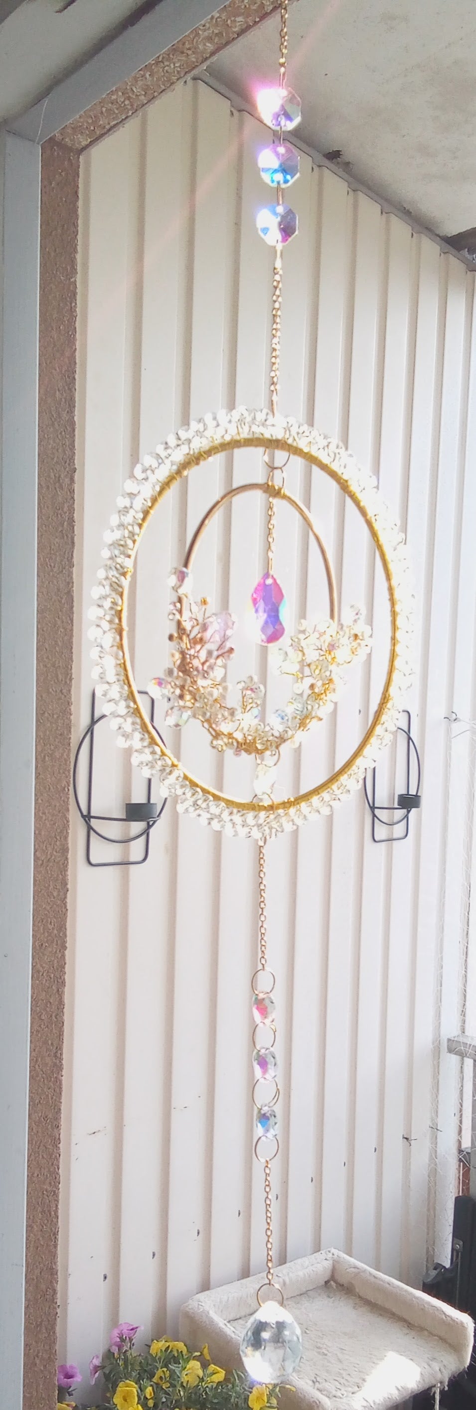 Handgjord Suncatcher – Dubbla Guldcirklar med Iriserande Kristaller
