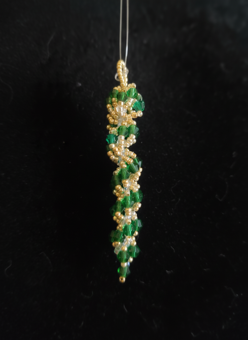 En grön och guld istapp