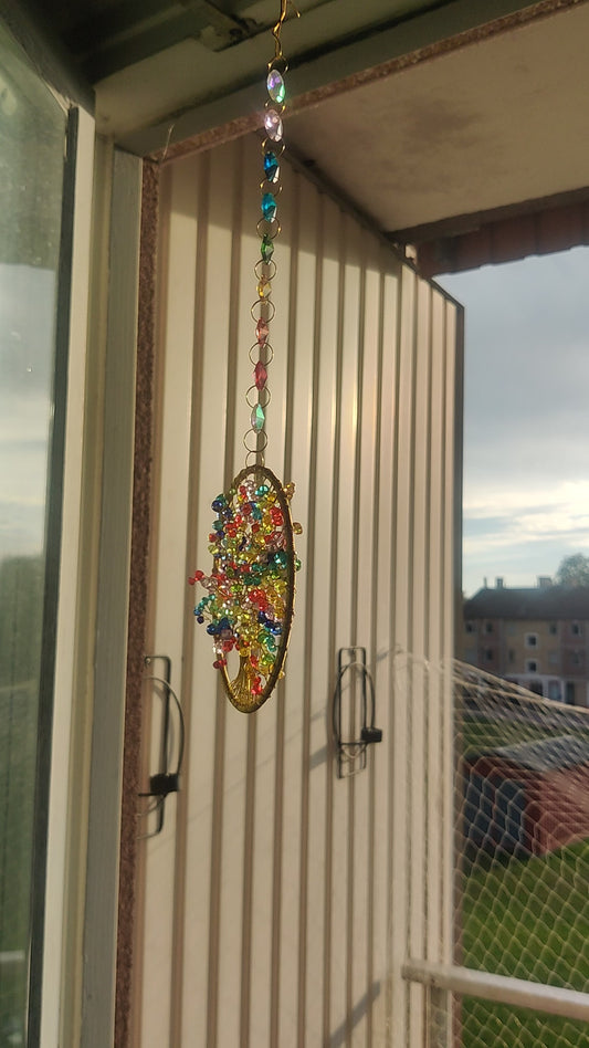 Livets träd – Chakra Suncatcher med glaskristaller